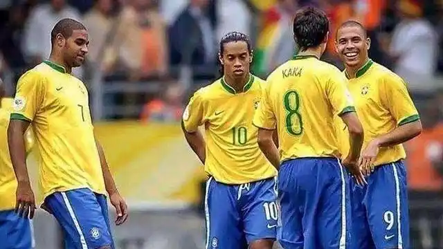 俱乐部中的 俱乐部中的