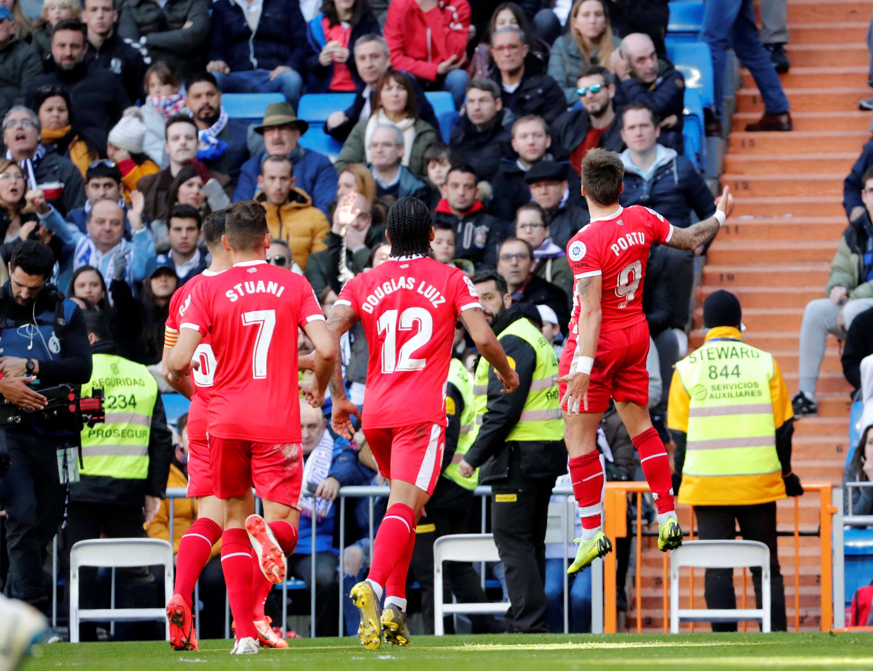 持固然给球 持固然给球